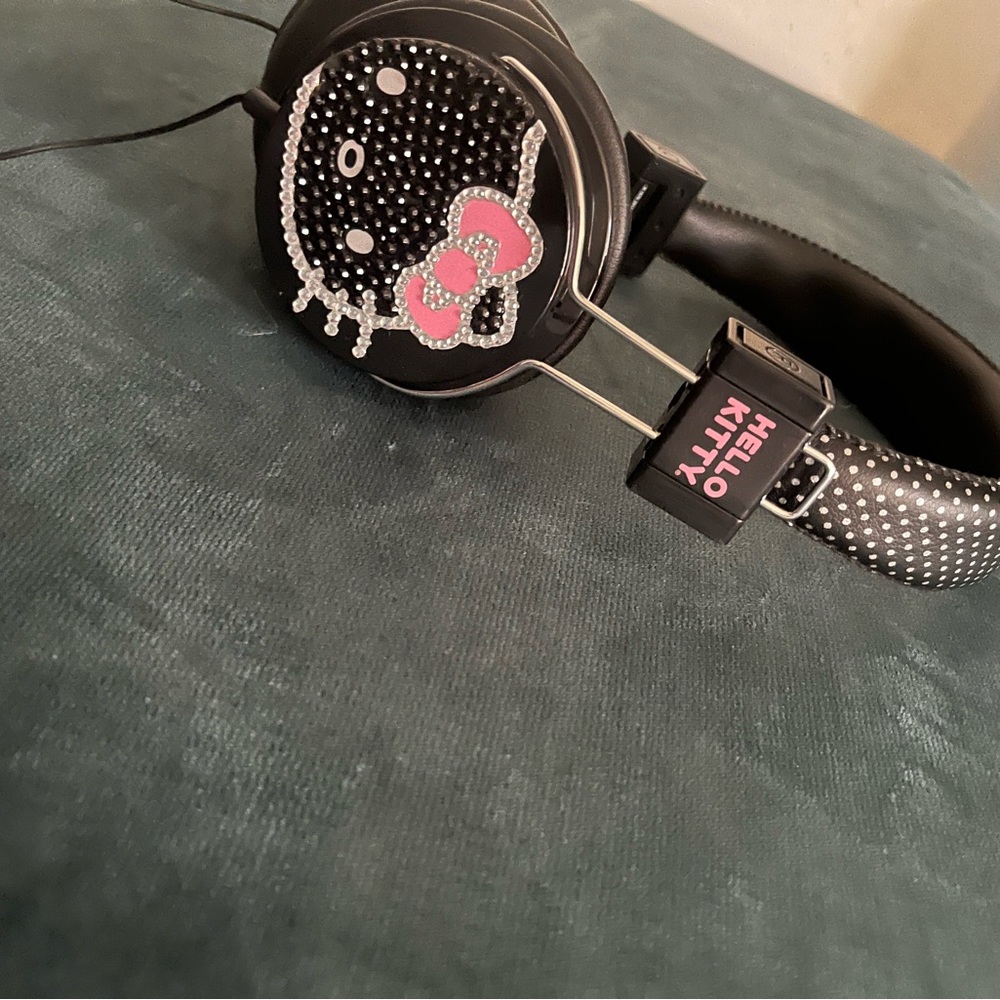 Hello Kitty headphones